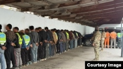 Чүй облустук милициясы тараткан сүрөт. Кытай жарандары аралашкан мушташта кармалгандар.  15-ноябрь, 2025-жыл  