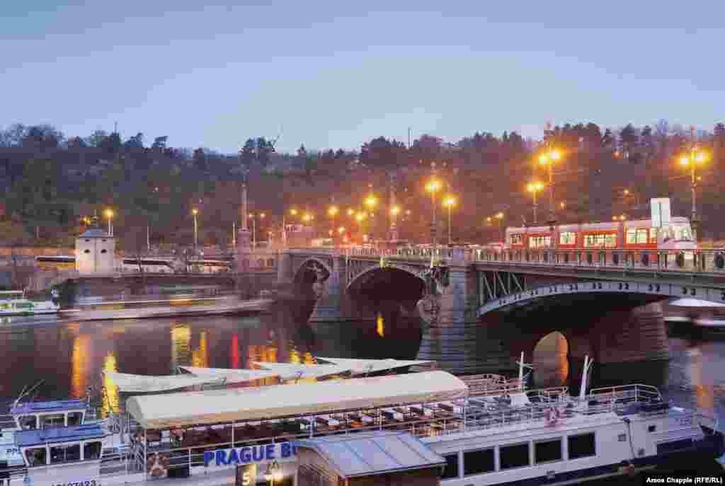 Самый огромный из когда-либо возведенных памятников Сталину возвышался когда-то над Прагой