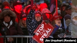 Привърженици на Доналд Тръмп в един от протестите срещу изборните резултати в САЩ през 2020 г., част от кампанията "спрете кражбата"