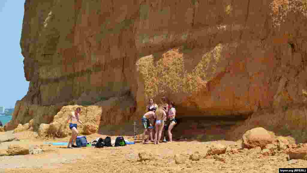 Eşilüv telükesine baqmadan, yaşlar tam uçurım tübünde raatlana