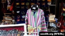 Bezeg suraty. Özbek milli lybasy.