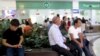 Десятки человек ожидают очереди на покупку авиабилетов в Ашхабаде (Иллюстративное фото)