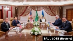 Җиддә шәһәрендә Америка һәм украин делегацияләре, 2025 елның 11 марты
