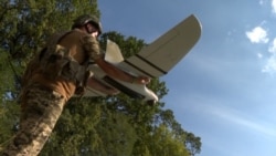 Pe linia frontului, echipajul ucrainean de drone vânează trupele rusești