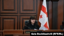 მოსამართლე თამარ მჭედლიშვილმა 19 წლის საბა ჯიქიას 4 წლითა და 6 თვით პატიმრობა მიუსაჯა