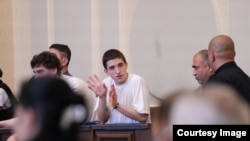 ირაკლი მიმინოშვილი თბილისის სახელმწიფო უნივერსიტეტის პირველი კურსის სტუდენტია. 19 წლის სტუდენტი სწავლის პარალელურად მიტანის სერვისის კომპანიებში კურიერად მუშაობდა.