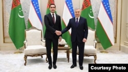 Президент Туркменистана Сердар Бердымухамедов и президент Узбекистана Шавкат Мирзиёев. Ташкент, 16 ноября 2025 года. Фото с сайта пресс-службы президента Узбекистана