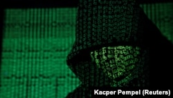  „Toate cele 3 servicii de informații din Rusia, FSB, GRU și SVR, au atacat instituții importante din Guvernul României cu un malware complex de tip Advanced Persistent Threat (APT)”, spune generalul Anton Rog, șeful centrului Cyberint din Serviciul Român de Informații (SRI).