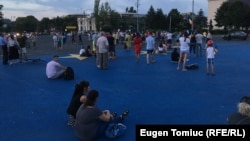 Romanians came out in protest against their government for the sixth day in a row on August 15, but the crowds appeared much smaller than on previous days. 