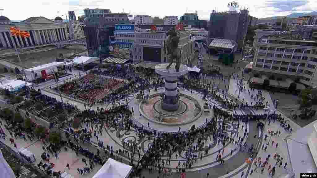 Плоштадот Македонија пред пречекот на папата Франциск