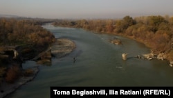 ჭალის ტყეს შუაში მტკვარი ჩამოუდის, რომელიც მეთევზეების თავშეყრის ადგილიცაა.