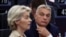 Ursula von der Leyen, az Európai Bizottság elnöke (b) és Orbán Viktor miniszterelnök az Európai Parlamentben 2024. október 9-én