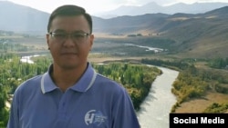 Азат Эркебаев.