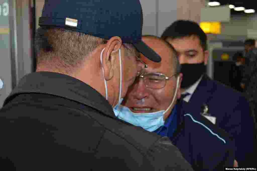 Рақыжан Зейнолла Қазақстанға ықтияр хатпен келіп, 2004 жылы Қытайға кері барғанда ұсталған. Туыстары оған "тыңшы" деген айып тағылғанын айтады. 13 жыл түрме жазасын өтегеннен кейін Шыңжаңда 1,5 жыл "саяси үйрену лагерінде" отырған. Одан шыққан соң үйқамақта болған.&nbsp;