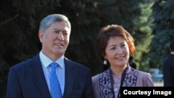 Алмазбек Атамбаев жана жубайы Раиса Атамбаева. (Сүрөт фейсбуктагы баракчадан алынды).