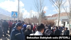 Нарын шаарында Эрулан Кокуловду колдогон акцияга 100дөй адам катышты