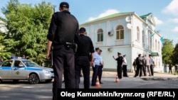 Aqmescitteki Meсlis binasında tintüv 