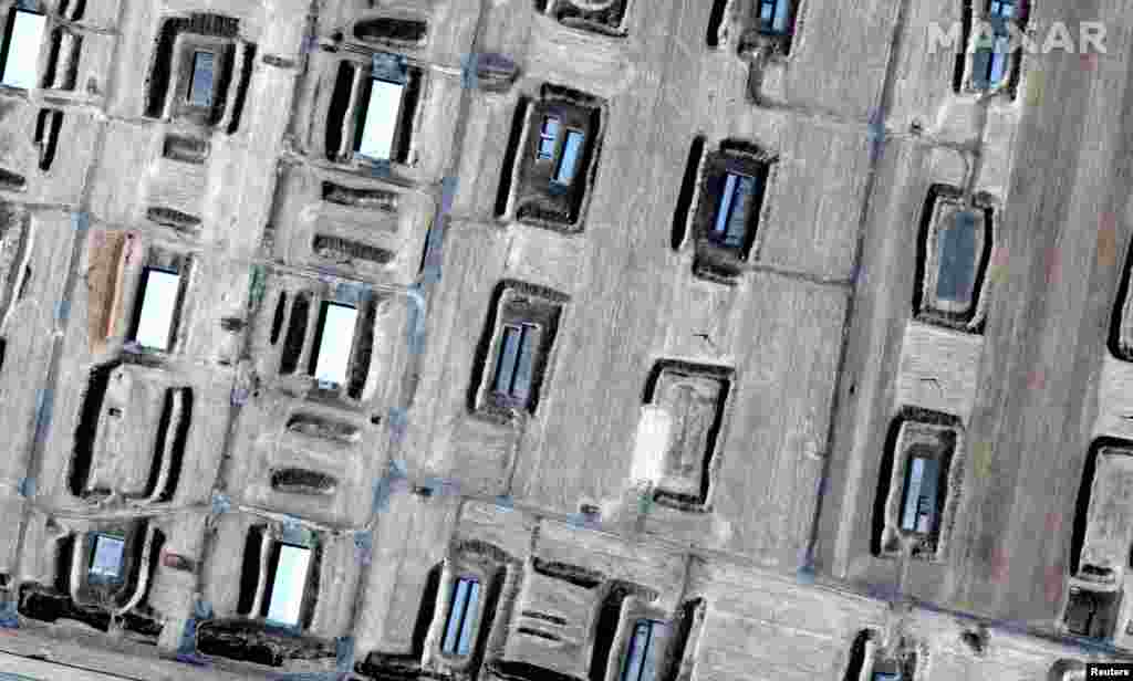 В ведомстве затрудняются сообщить, сколько взрывов прогремело в окрестностях Арыси. Вице-министр Дандыбаев заявлял, что их количество может достигать 40-50. По данным Минобороны, саперы обнаружили 70 неразорвавшихся снарядов и "все очаги пожара". 26 июня режим чрезвычайной ситуации в Арыси был продлен еще на три дня. Город Арысь, с населением - по официальным данным - около 43 тысяч человек, был эвакуирован полностью. 39 тысяч покинули город самостоятельно. 26 тысяч, по сообщению акимата Шымкента, сейчас находятся в этом городе.&nbsp;&nbsp; &nbsp;