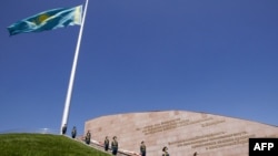 Gazagystan koronawirus pandemiýasynyň pidalarynyň hatyrasyna matam çäresini geçirýär, Nur-Sultan, 13-nji iýul, 2020