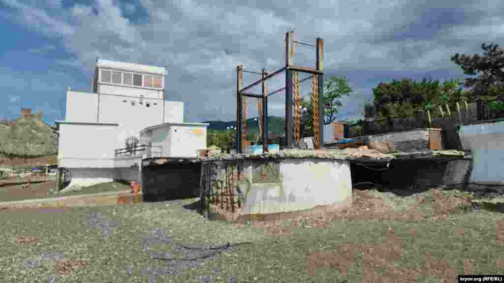 Eski gürci qavehanesiniñ yıqıntıları Sudaqnıñ merkeziy plâjını «yaraştıra»