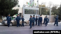 Правоохранительным органам Туркменистана дано распоряжение задерживать любого, кто покажеться подозрительным