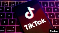 Platforma TikTok spune că are o funcție de control parental, prin care părinții pot limita accesul copiilor la conținut neadecvat.