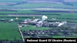 უკრაინის ეროვნული გვარდიის მიერ გავრცელებული კადრი, რომელიც, მისი ინფორმაციით, ასახავს 30 აპრილს განხორციელებულ შეტევას რუსეთის სამეთაურო პუნქტზე იზიუმში