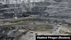 Добыча золота на руднике Кумтор. Архивное фото.