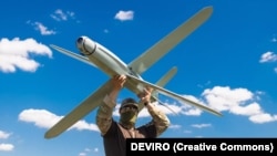 Український військовослужбовець із дроном «Булава»