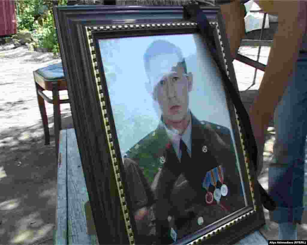 Портрет Руслана Кима, егеря погибшего на посту "Арканкерген". 