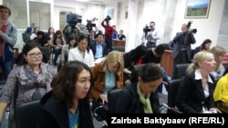 Кыргызстандык журналисттер маалымат жыйыны маалында