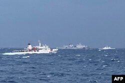 Катери берегової охорони Тайваню «відганяють» китайський військовий корабель подалі від острова. Грудень 2024 року (архівне фото)