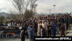 د کورمي په بګن کې د پوځي عملياتو پر ضد ځايي کسان احتجاجي مظاهره کوي ـ انځور له ارشيفه