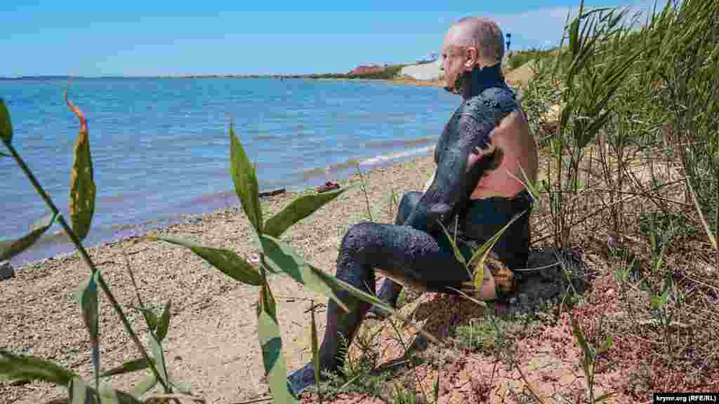 Bu adam Uraldan ve o soñki 40 yıl devamında çamur vannalarını alğanını aytıp berdi. Esas, onıñce, aşırmamaq