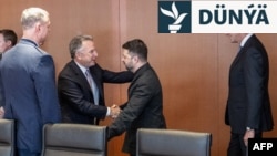 Ak tamyň ýörite wekili Stiw Witkoff we Ukrainanyň prezidenti Wolodymyr Zelenski 14-nji dekabrda Berlinde. 