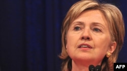 هیلاری کلينتون گفت: نتيجه مذاکرات ايران و گروه ۱+۵ در ماه آينده قابل پيش بينی نيست.