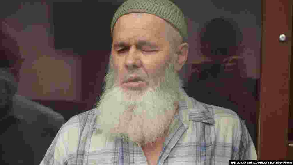 "Qırım musulmanları davası" boyunca Rusiye mahkemesi tarafından 13 yıl apis cezasına mahküm etilgen, uquq qoruyıcılar tarafından siyasiy mabüs kibi tanılğan Servet Gaziyev 2021 senesi sentâbr ayında Rosto-na-Donudaki 19-nci Vilâyetlerarası verem hastahanesinde köteklengen soñ omurğası ile çekişe