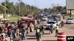 Kamboca-Tailand sərhədində toqquşmalardan sonra sakinlər təxliyə olunur.