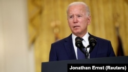 بایډن وژل شوي امريکايي سرتيري د اتلانو په توګه یاد کړل او ویې ویل چې دوی په یوه خطرناک ماموریت کې د نورو د ژغورلو لپاره ځان قرباني کړ.