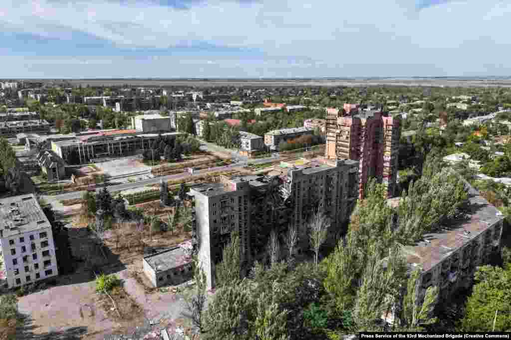 Вигляд на зруйновані квартали Костянтинівки