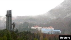 Детският лагер "Артек" в Крим навърши 100 години. Днес Русия праща там украински деца за "русификация"