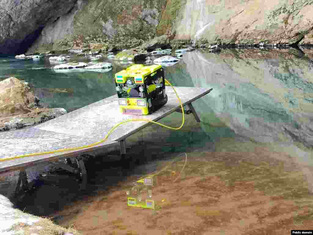  Башкортстанның Бөрҗән районында галимнәр Шүлгән-Таш мәгарәсендәге Зәңгәр күлгә пилотсыз җиһаз төшерде. Әлегә кадәр күлнең кайбер өлешләре өйрәнелмәгән. &nbsp; 